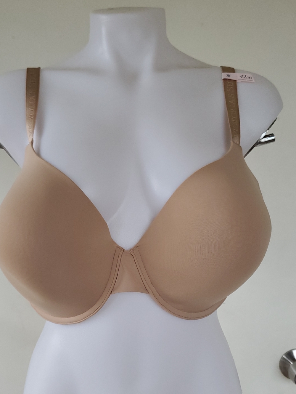 Victoria's Secret Beige Smooth  perfect coverage bra42Dd